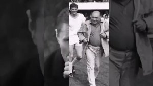 Нас никто...