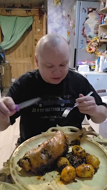 #Рулька готова -вкусно спасу нет😍 #рулька #рецептрульки #рулькатушененая #рулькавспециях