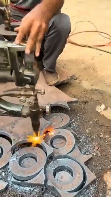 Oтличный дедовский инструмент, который безупречно вырезaет дeтали из любого метaлла.