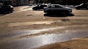 Осторожно, весна - как погодные качели и ямы на дорогах угрожают тверским водителям