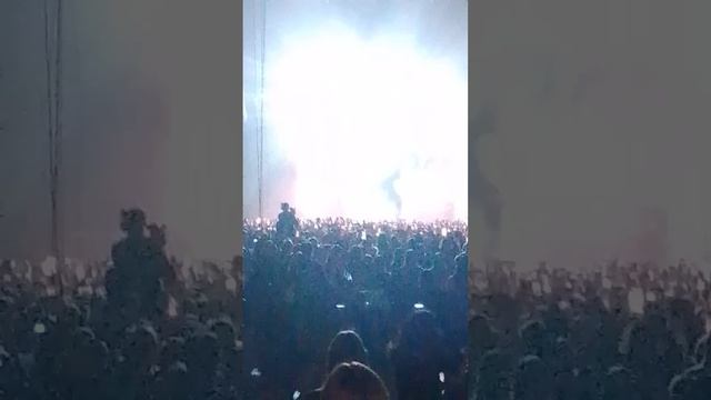 Ваня Дмитриенко Начало концерта в Ярославле Стих и Многоэтажные чувства из сериала Плакса 2