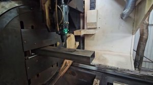 Резка профильной трубы 140х60х4мм. На лазерном труборезе.