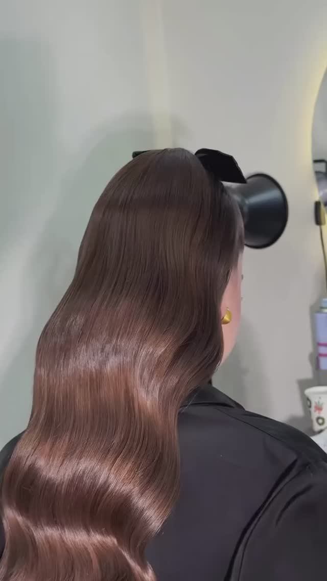 Роскошная гладкая мальвинка из голливудской волны с бантом #прическа #укладка #волосы #локоны