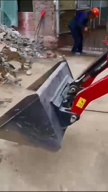 Компактный гусеничный погрузчик QUADTRAC / RHINOCEROS KS925 / KS100