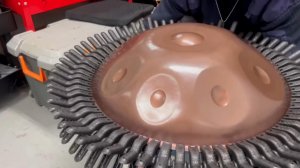 Процесс создания хэндпана. Удивительные навыки мастера!