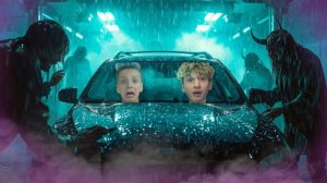 Страшная Мойка в 3 часа ночи ! Спрятались в Машине!