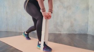 Становая тяга на одной ноге с тканевой резинкой (30)