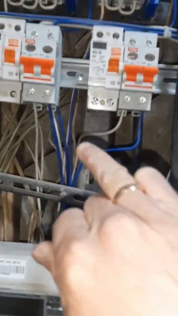 Ужасно сделан капремонт электрики в подъезде #shorts