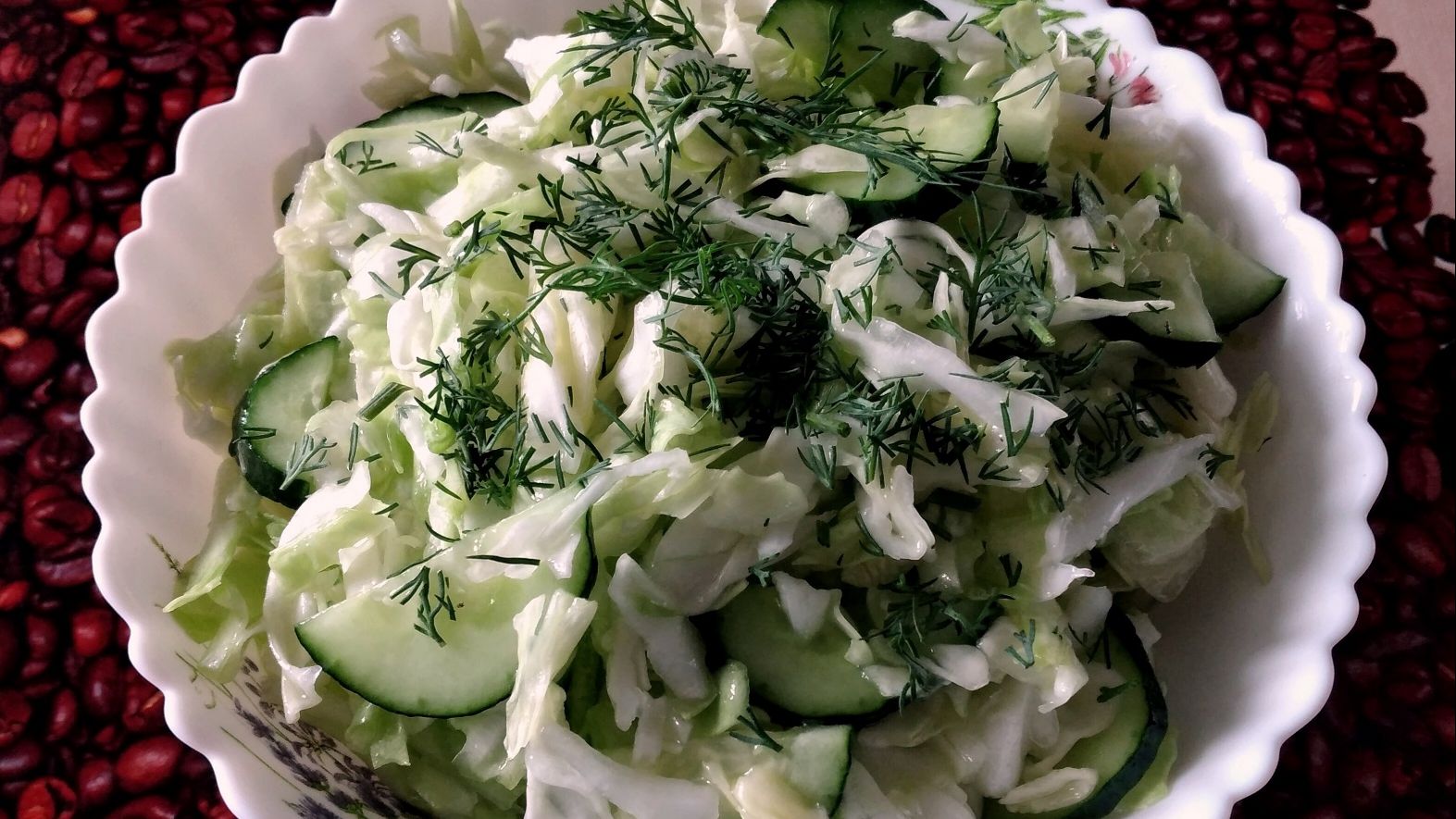 Салат  из молодой капусты за 10 минут.