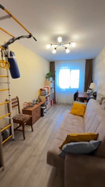 На продаже отличная 2-х комнатная квартира на 3 этаже панельного дома, общей площадью 42,8 кв.м.