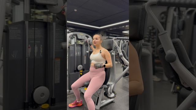 Тренировка в тренажерном зале с тренером Smart Fitness