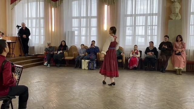 Лозаренко Варвара - Пляска с припевками под наигрыш 