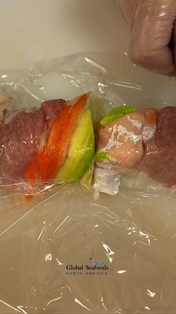 Идеальная техника формирования и нарезки суши-ролла с тунцом