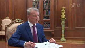 О развитии крупнейшего банка страны В. Путину рассказал председатель правления Сбера Г. Греф.