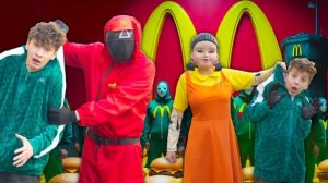 МЫ В ИГРЕ В КАЛЬМАРА 2 ПОСТРОИЛИ МАКДОНАЛЬДС ЧТОБЫ ВЫИГРАТЬ! McDonalds Squid Game