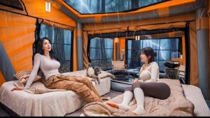 Кемпинг под сильным дождём с моей сестрой в большой надувной палатке.