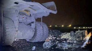 Пятерых рабочих раздавило при наезде самосвала на УАЗ в Белгородской области