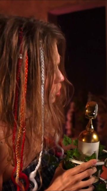 Shallow - Lady Gaga ft. Bradley Cooper поёт Саша Квашеная