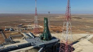 Ракетоноситель «Союз» с кораблем «Прогресс МС-33» установили на старте космодрома «Байконур»