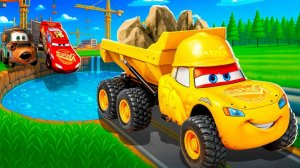 МУЛЬТИКИ ПРО МАШИНКИ! Тачки - МакКуин и Мэтр прыгают в карьер и становятся строителями Дисней детям
