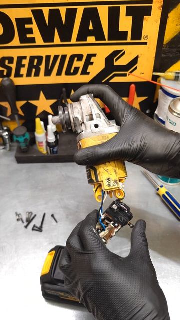 Не исправная уши-ем DCG406, не много усилий и она снова исправная #деволт #tools #dewalt