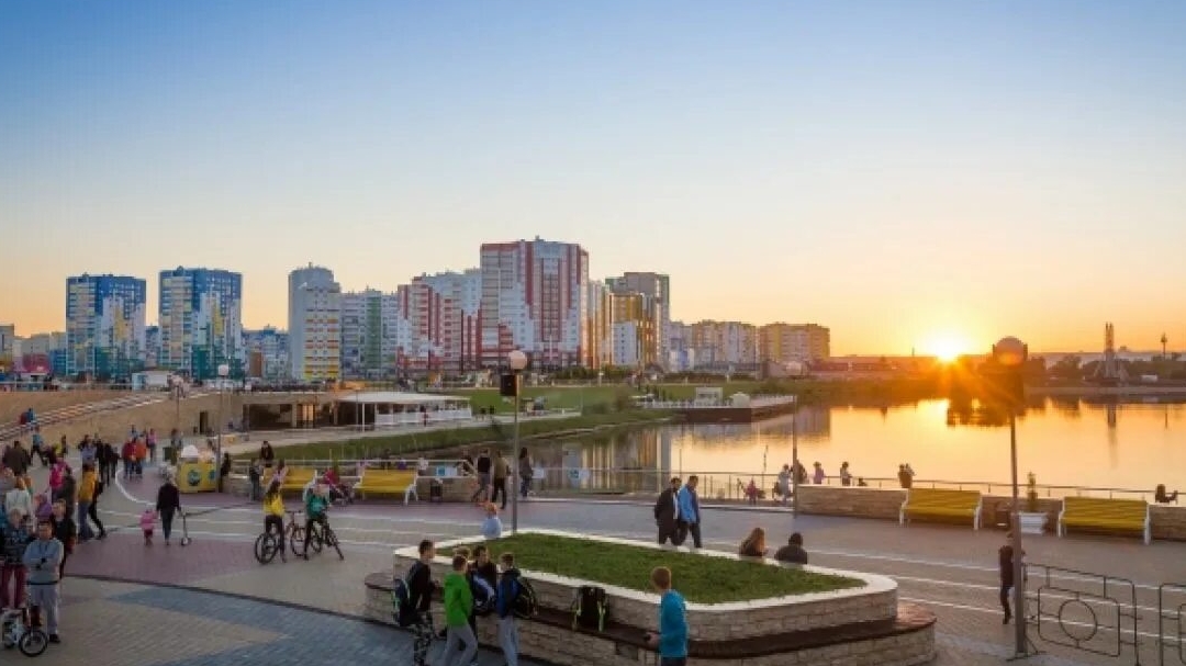 город Пенза Спутник прогулка по набережной обзор замков на дереве любви