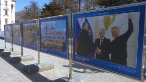 На набережной Корнилова открылась фотовыставка «Русская весна»