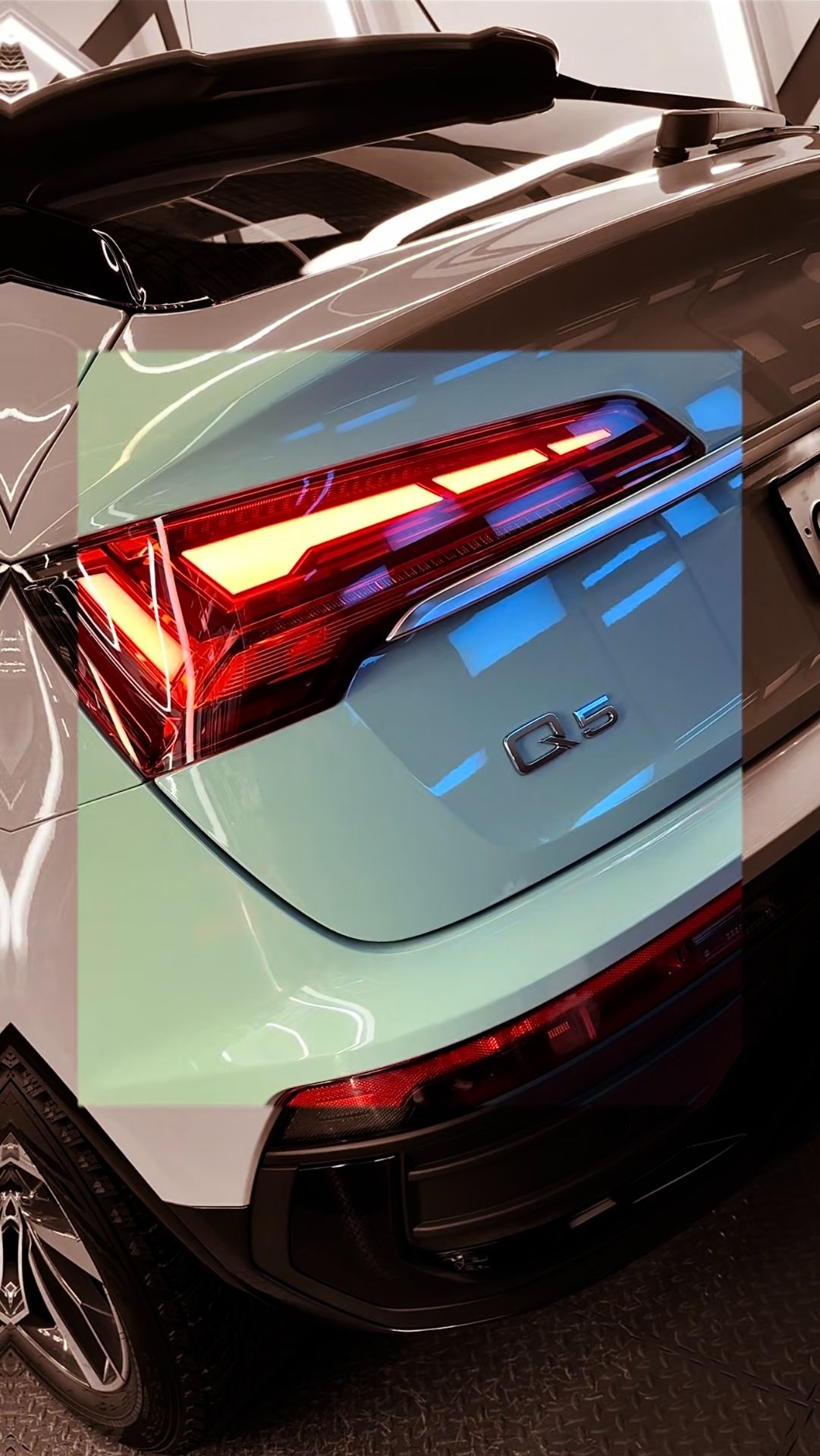 Поменяли цвет Audi Q5, оклеив кузов полиуретановой пленкой в цвете “khaki Green”