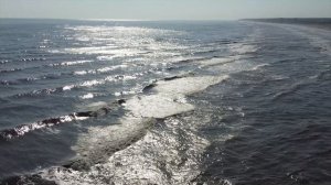 Пролет на коптере над стоянкой на каспийском море с ОФРП