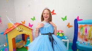 Настя превращается в супергероя