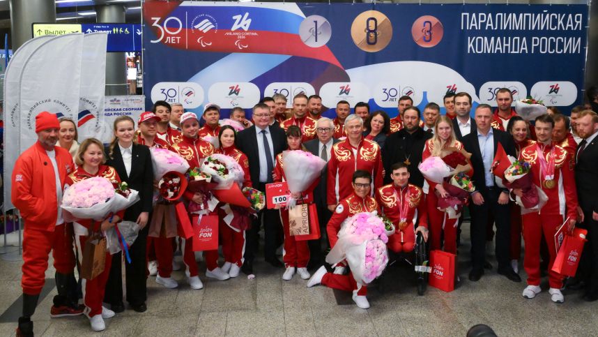 Триумфаторов Паралимпиады встретили в Москве: 12 медалей на шестерых