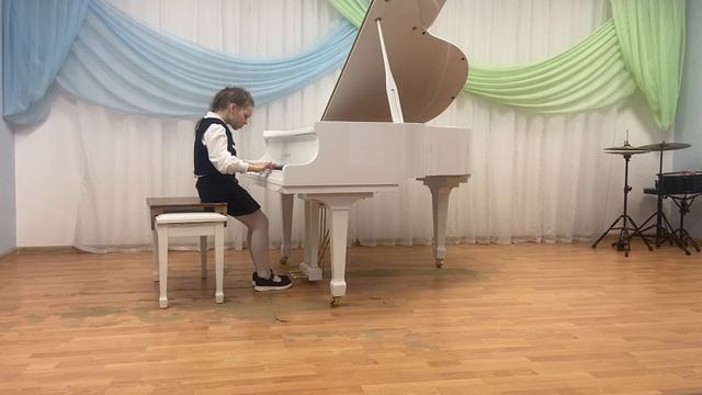 Бурковская Алиса 8 лет Черни Этюд 15 (Черни-Гермер)