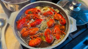 Как правильно варить живых раков / Рецепт как готовить живых раков дома