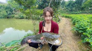 Девушка нашла укромное озеро и поймала огромного сома. Рыбалка во Вьетнаме