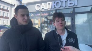 В преддверии 8 марта прилавки цветочных магазинов ломятся от тюльпанов, роз и  гортензий.