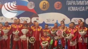 🇷🇺 Российские паралимпийцы вместе с болельщиками исполнили гимн 

Во Внуково их встретили с крикам