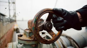 ФРАНЦИЯ ТЕРЯЕТ МОРЕ! Приказ Путина закрыл ключевые порты для французских судов на 6 недель