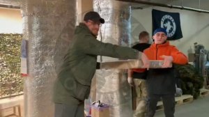 Дружинники разгрузили четыре грузовые машины гуманитарной помощи!