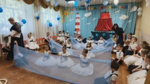 Танец с тканью "Чайка над морской волной" на выпускном в детском саду
