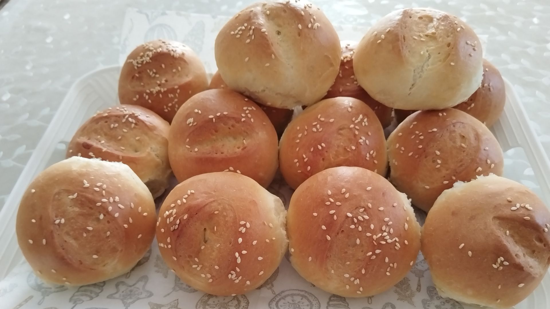 Клещи на розе. Отвечаю на вопросы. Пеку постные булочки.