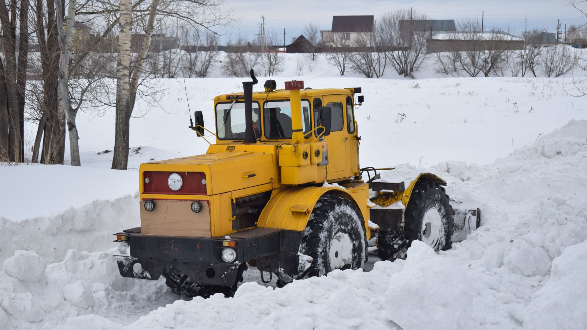 Трактор Кировец К-701. Звук ЯМЗ-240. / Kirovets K-701 tractor. The sound is V12 YaMZ-240. смотреть онлайн