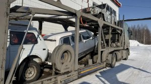 Четыре автовоза отправили из Югры военнослужащим