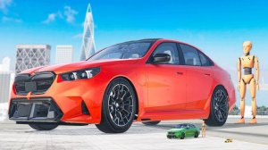 Маленький, обычный и гигантский автомобиль