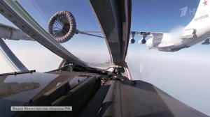 Минобороны показало кадры полета МиГ-31 с "Кинжалами" над Японским морем