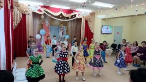 Зажигательный танец воспитанников подготовительной группы "До, ре, ми"