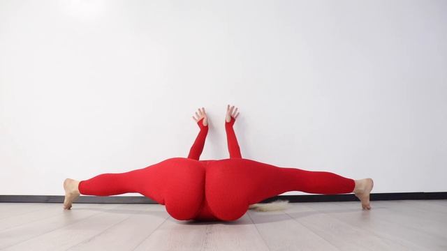 Yoga and Stretching — Legs and Thighs Flow смотреть онлайн