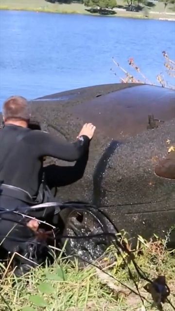 Дайверы нашли автор в озере