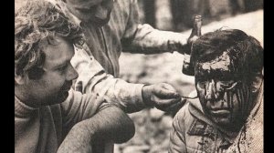 Мы с тобой вдвоём у мачты, против тысячи вдвоём