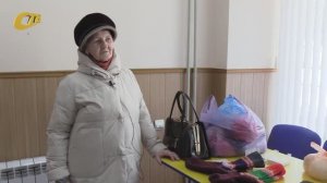 ЖИТЕЛЬНИЦА ЖЕЛЕЗНОГОРСКА НИНА ФЕДОТОВА ВЯЖЕТ ТЕПЛЫЕ НОСКИ ДЛЯ НУЖД БОЙЦОВ СВО