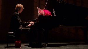 Пианист Иван Бессонов играет на бис в Доме Музыки!